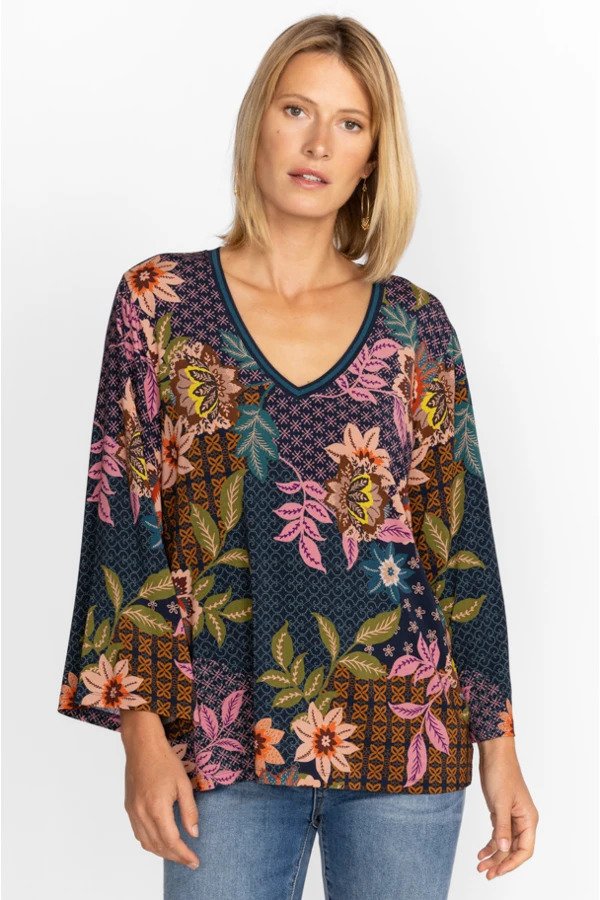 Delfino V-neck Kimono Sleeve Tee Untucked Front.