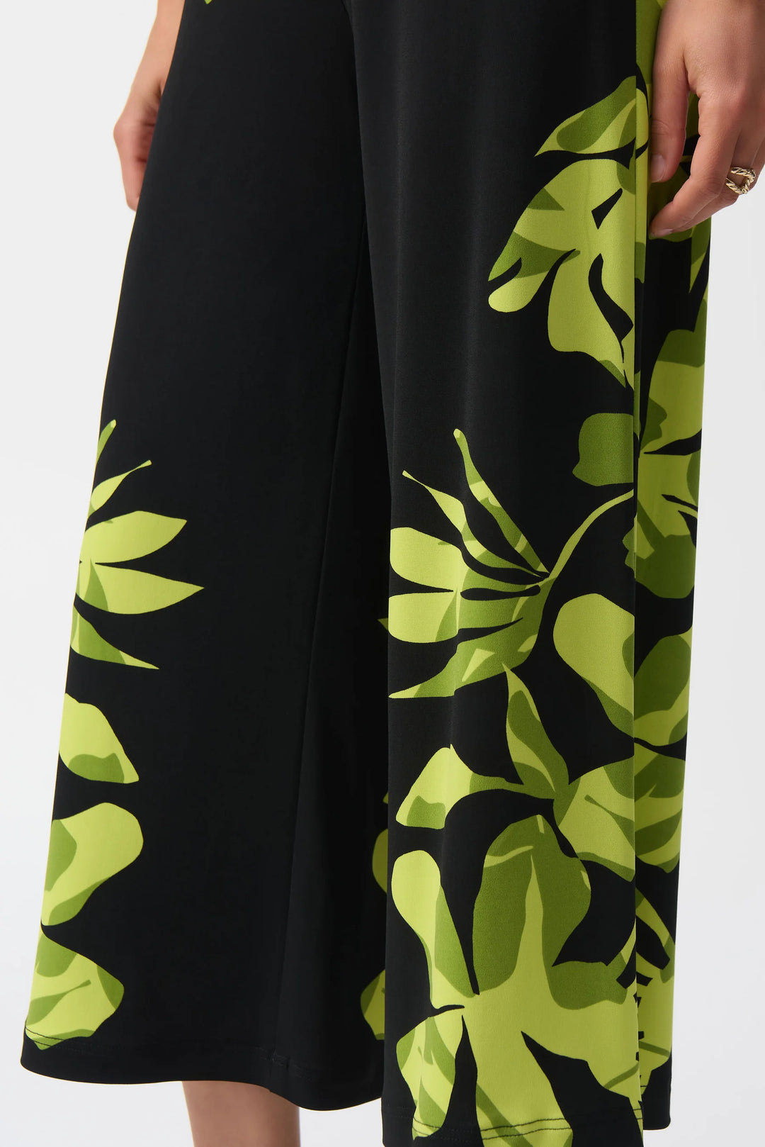 Floral Print Culotte Pants Style 251189 3